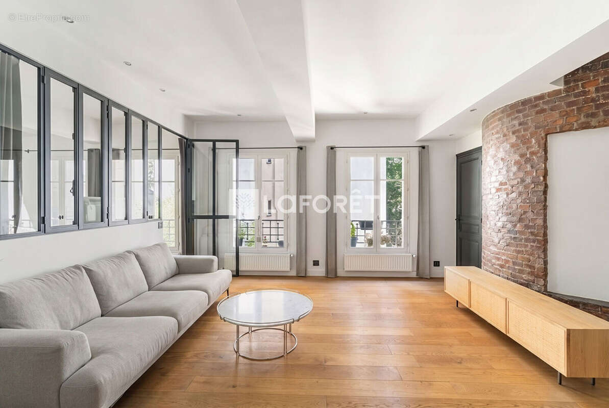 Dernier etage - calme - lumineux - refait a neuf - photo 2