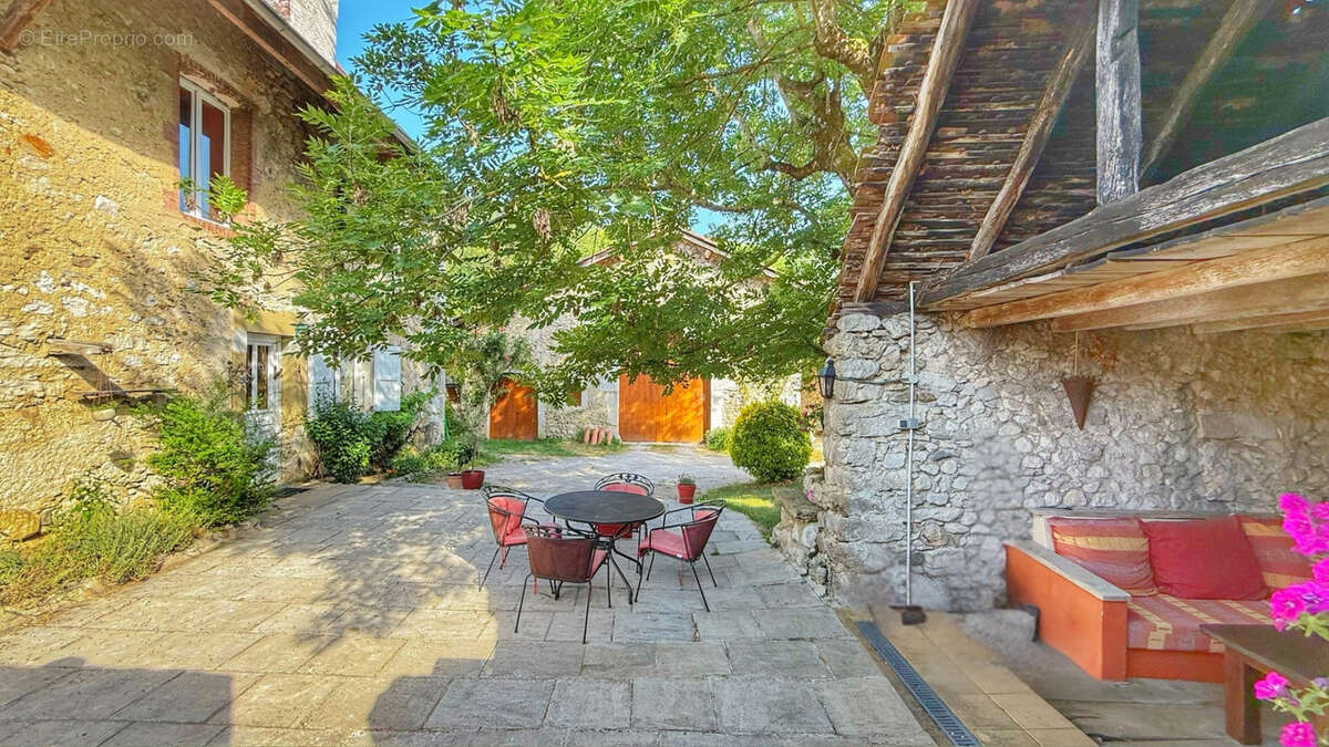 Maison à SAINT-AUPRE