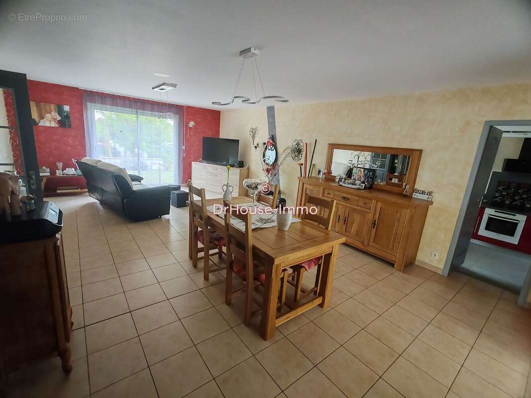 Maison 159 m² à Dange-Saint-Romain  - photo 22