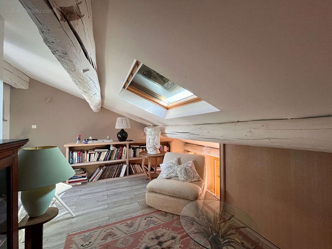 Appartement à L'ISLE-SUR-LA-SORGUE