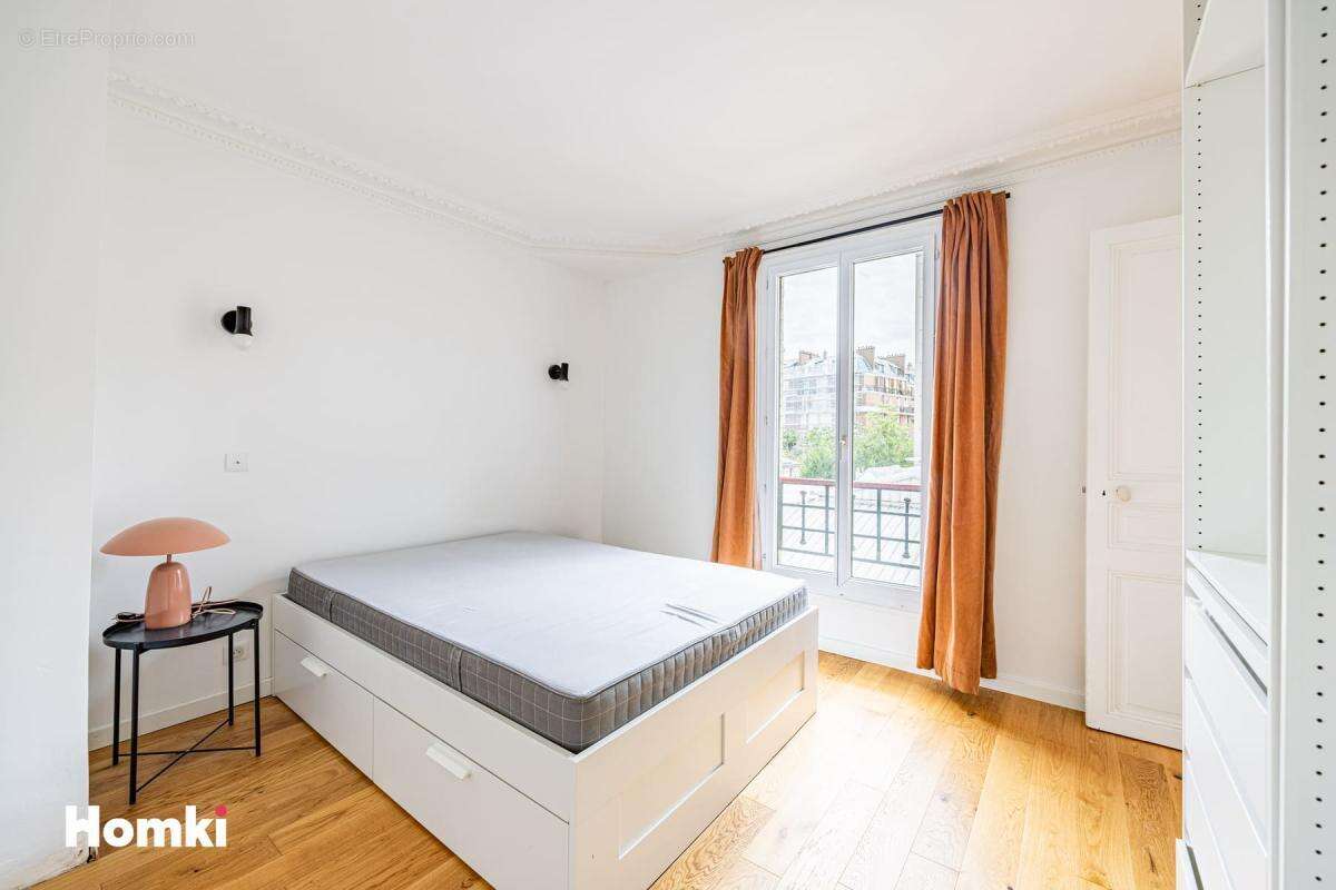 Appartement à PARIS-16E