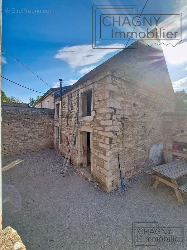 Maison 62 m² à Fontaines  - photo 3