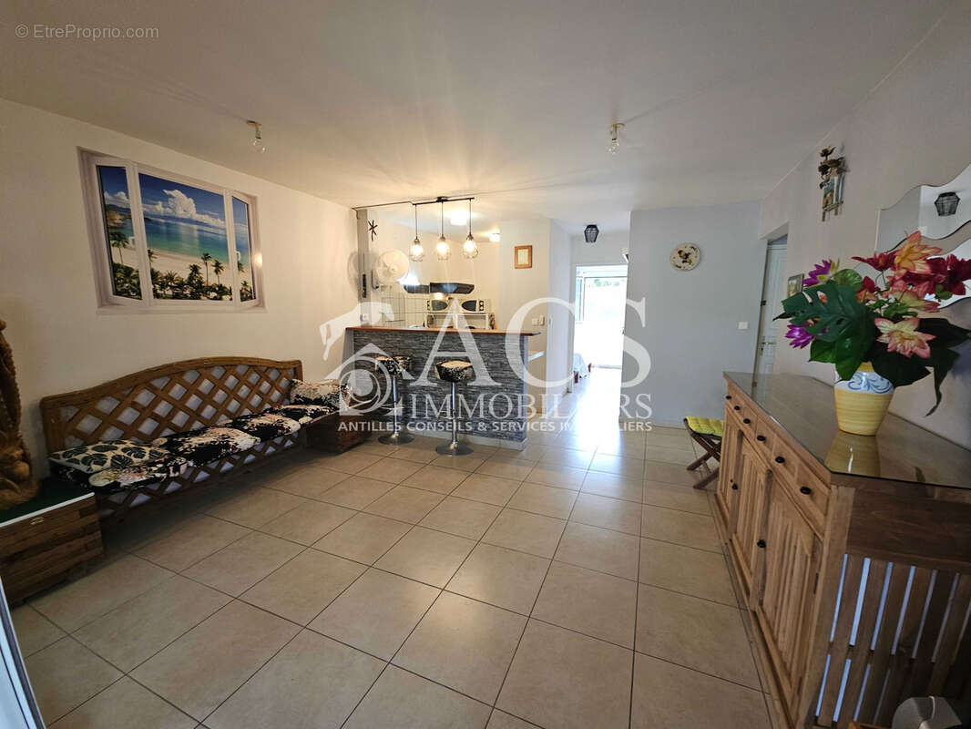 F2 avec grande terrasse et garage fermé dans résidence avec piscine - photo 2