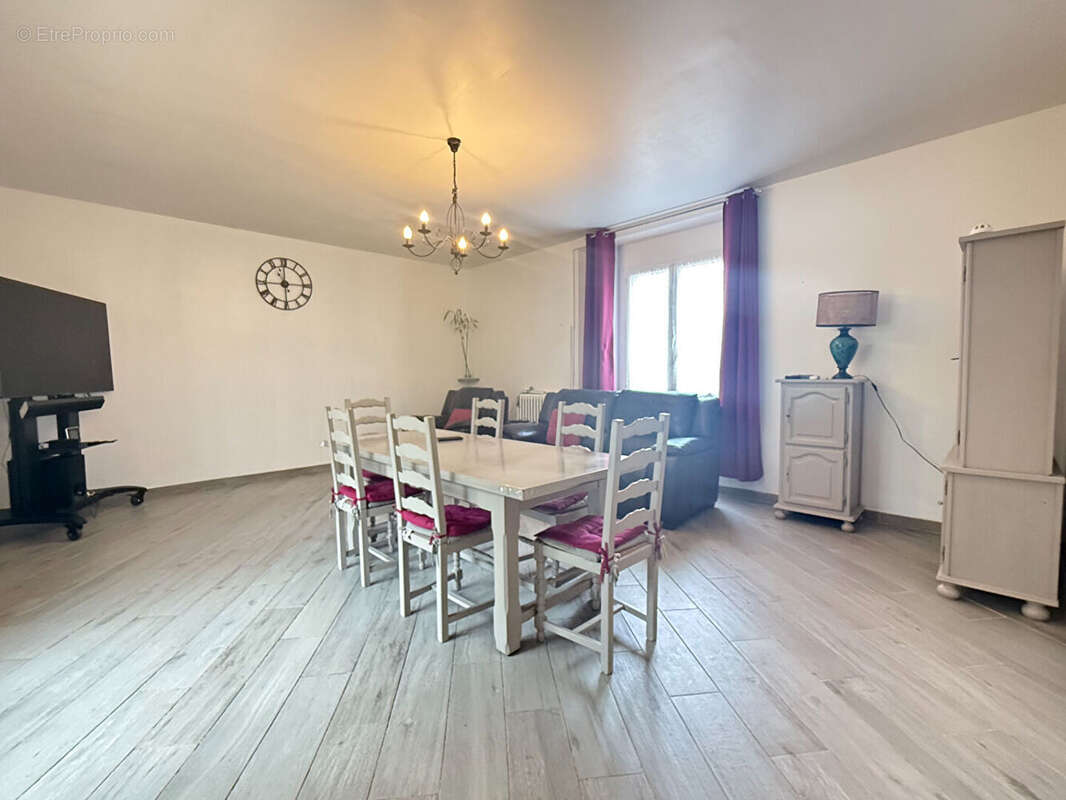 Maison à OURSEL-MAISON