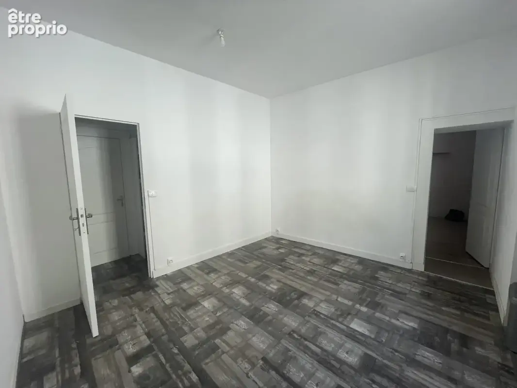 T2 en plein centre ville de LAVAL - Rive gauche  Idéal premier achat ou investissement locatif ! - photo 4