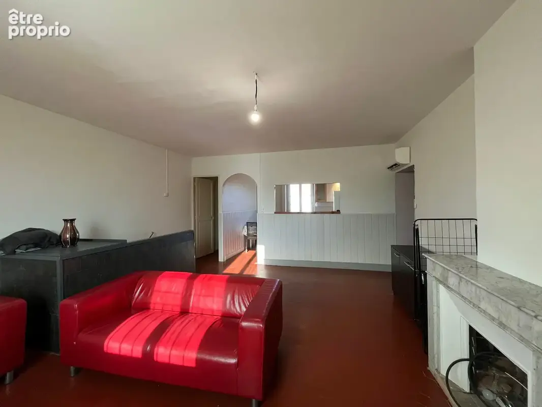 Salin de Giraud (13) : Ensemble Immobilier = Un Local commercial de 125 m2 + un Appartement T4 Traversant de 1 - photo 3