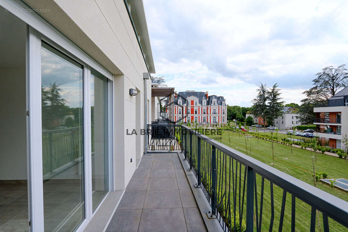 Appartement à EMERAINVILLE