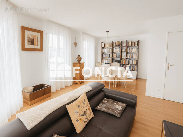 Appartement à BAILLY-ROMAINVILLIERS