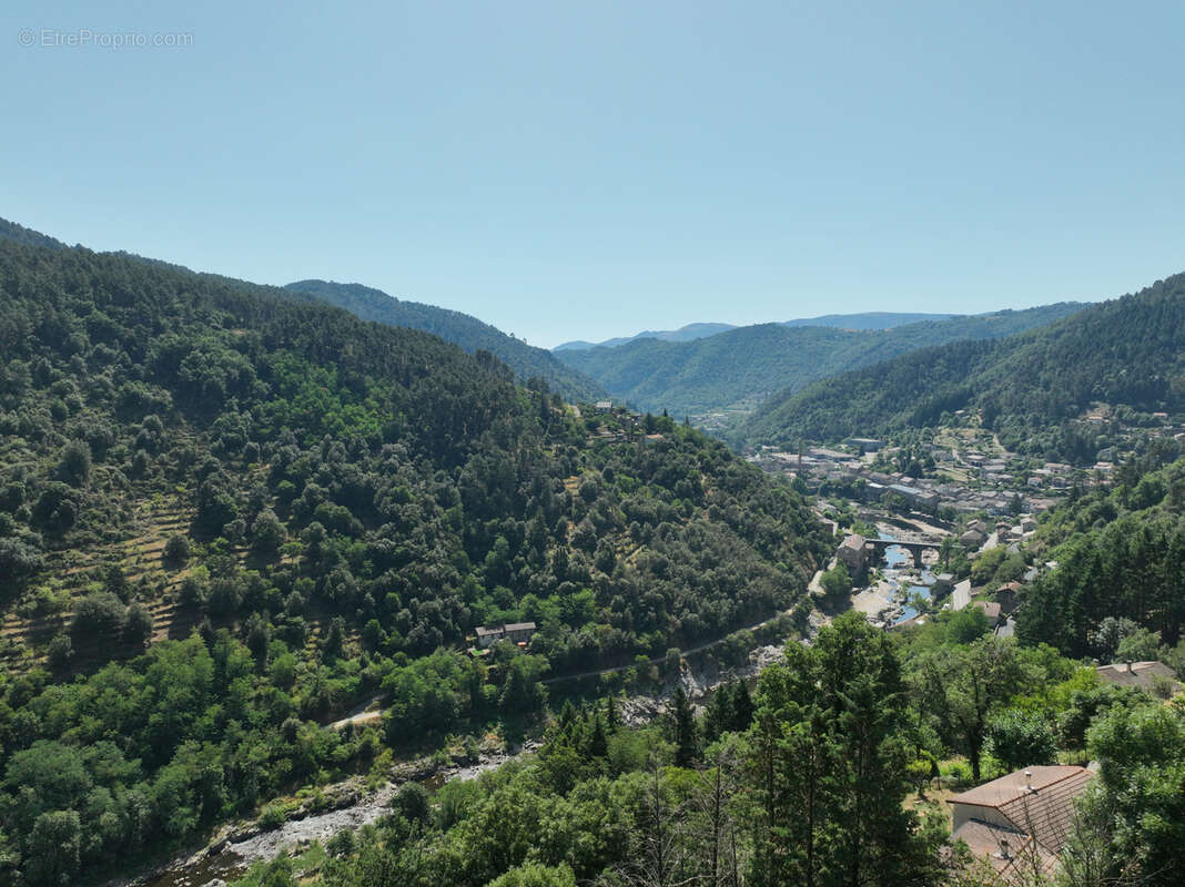 Maison à SAINT-SAUVEUR-DE-MONTAGUT