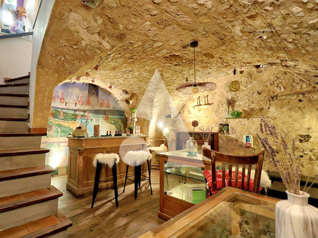 Commerce à MOUSTIERS-SAINTE-MARIE