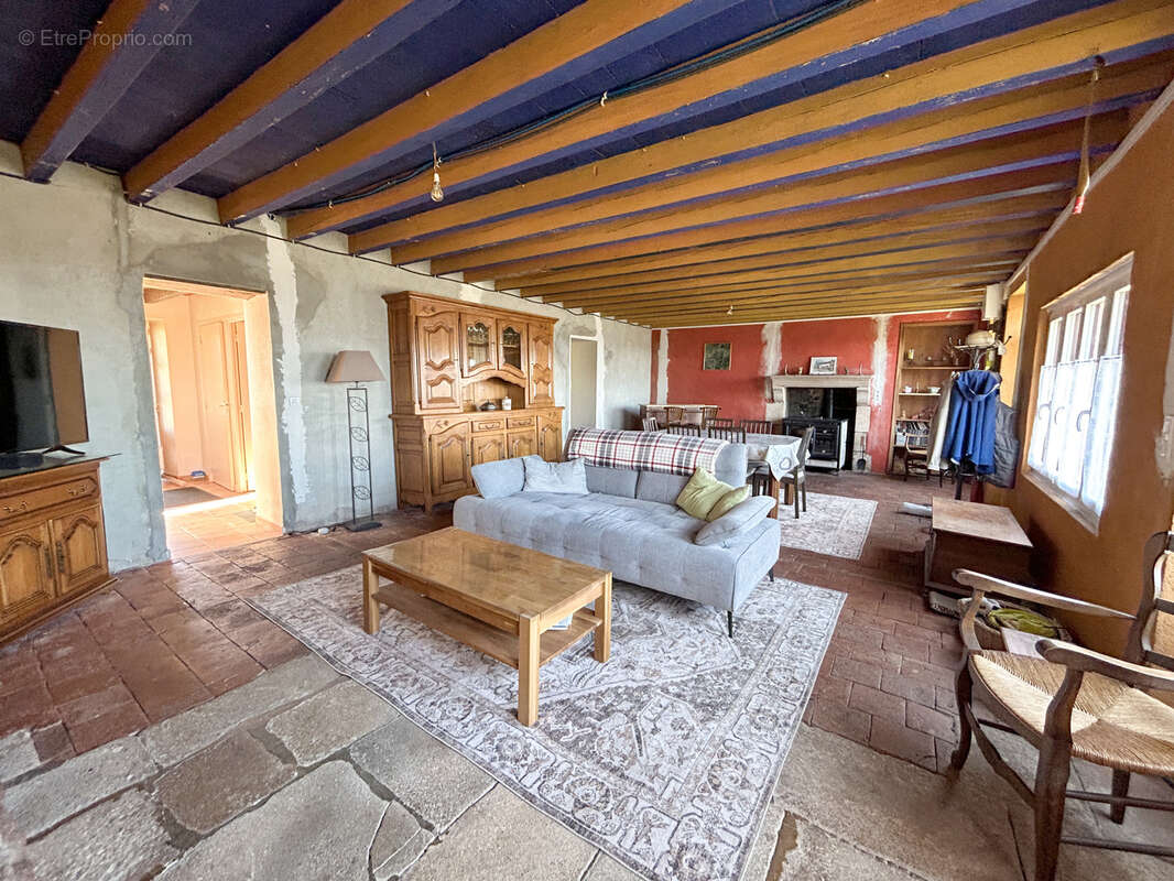 Maison à MONTVICQ