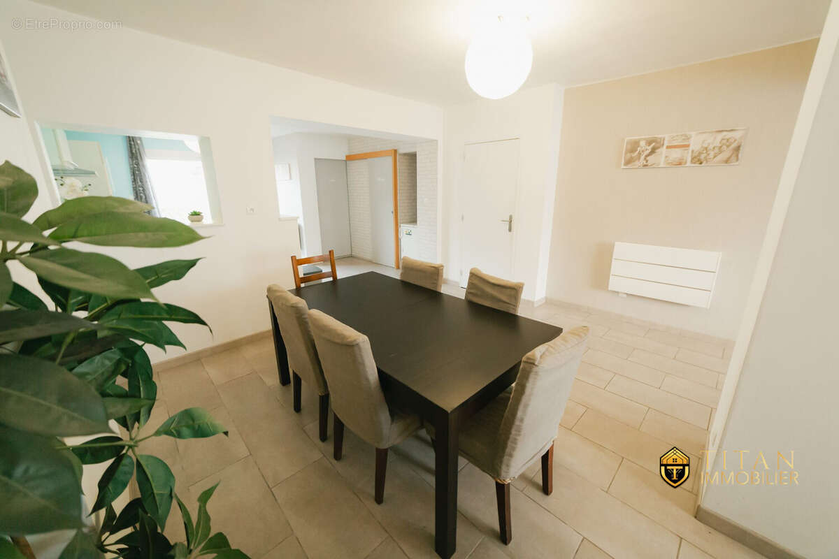 EXCLUSIVITÉ  Maison mitoyenne 100 m²  2 chambres + bureau  À 400 m de la plage  Grand-Fort-Philippe - Maison à GRAND-FORT-PHILIPPE