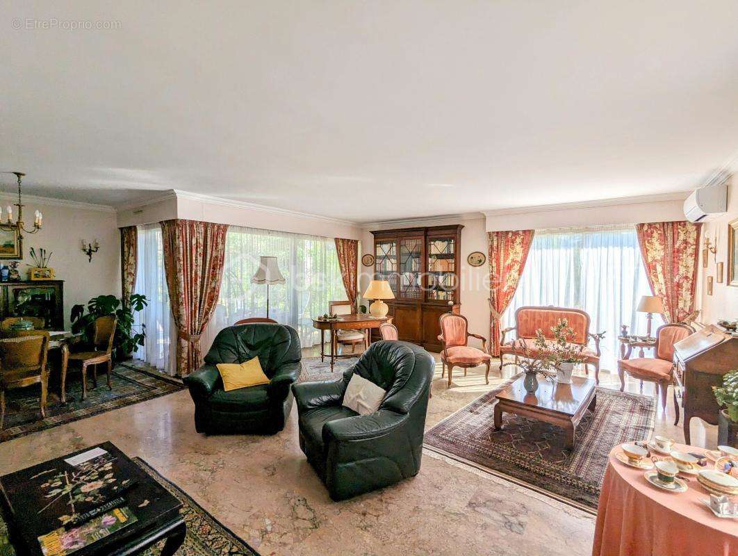 Maison à SAINT-CLEMENT-DE-RIVIERE