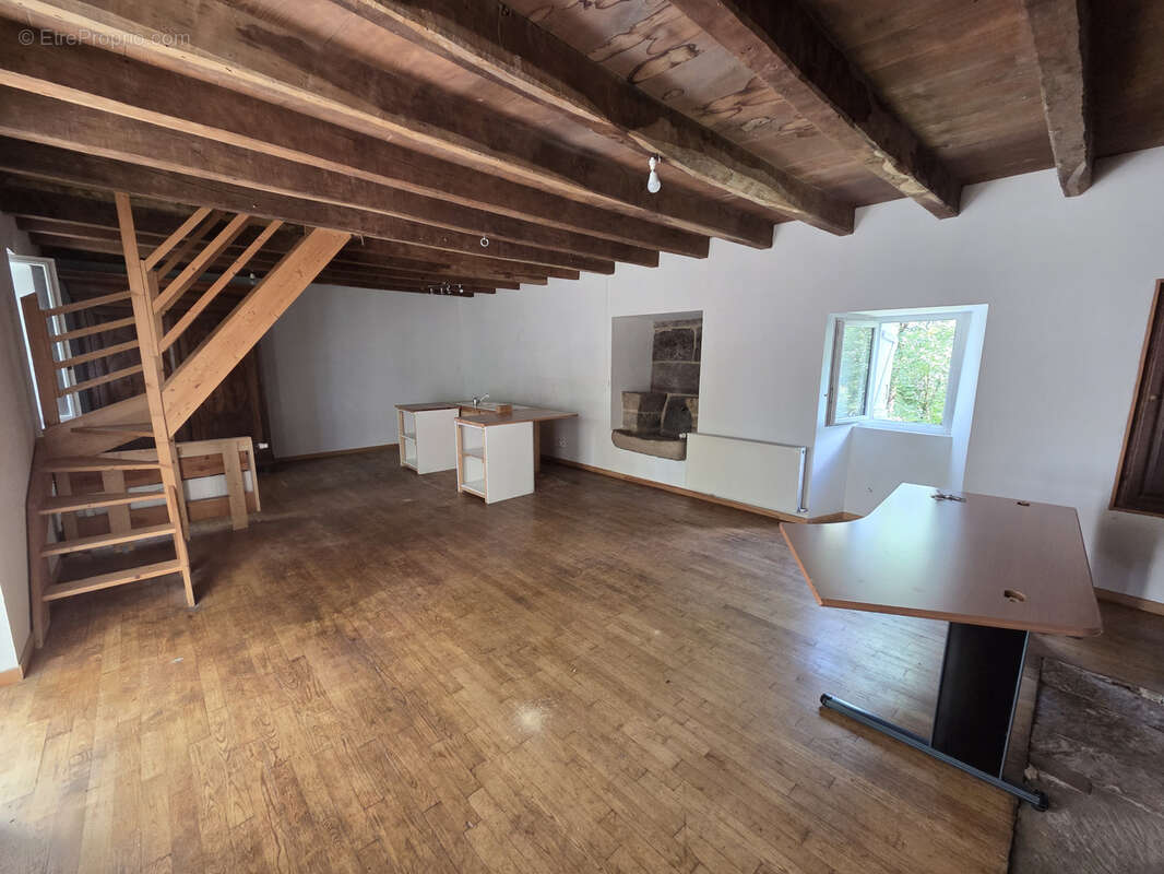 Maison de caractère en pierre - Charme authentique et fort potentiel de rénovation - photo 5