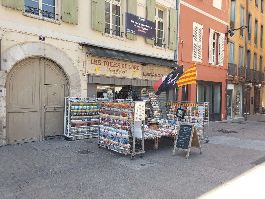 Local commercial T1 de 40 m2 à Perpignan 66000, Place de la République - photo 2
