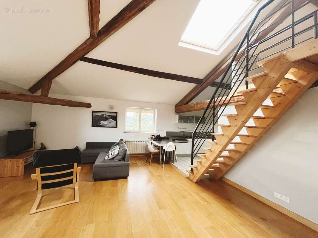 Appartement à FONTAINES-SAINT-MARTIN