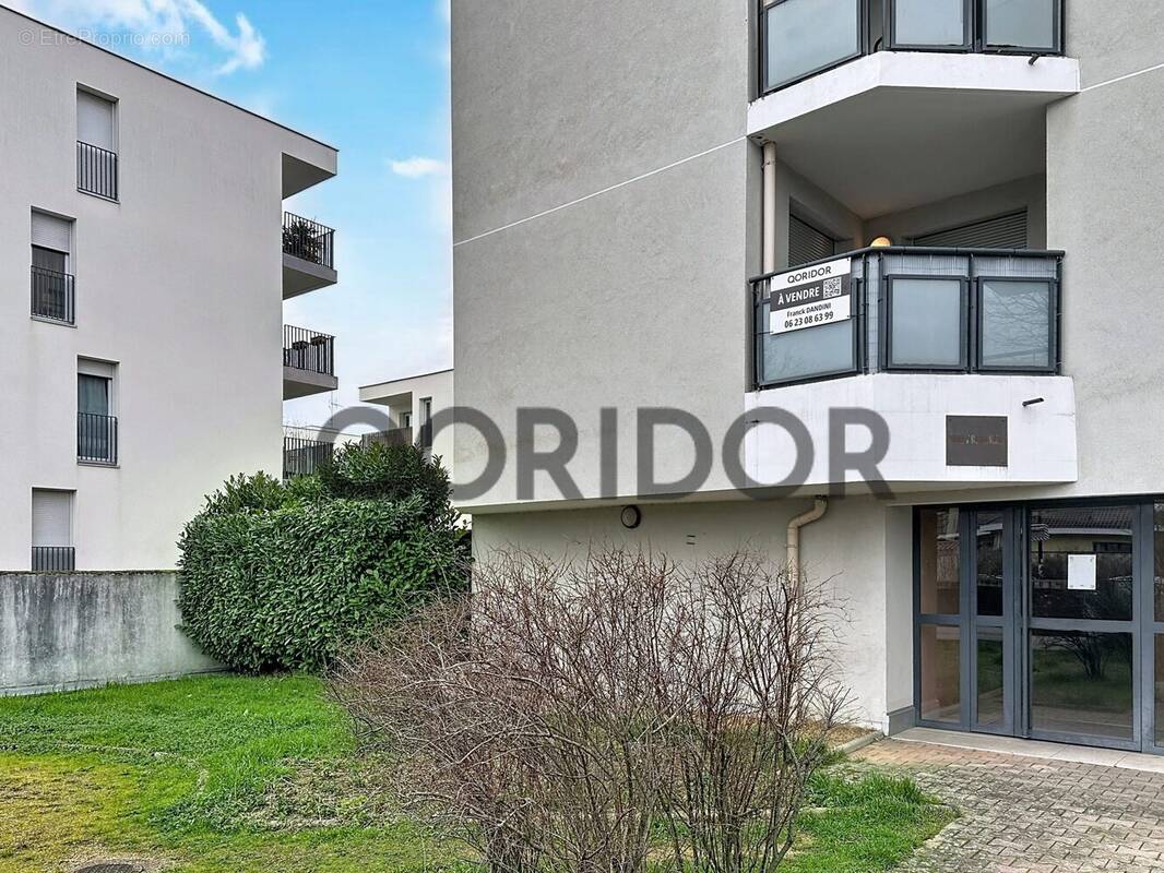 Appartement à MEYZIEU