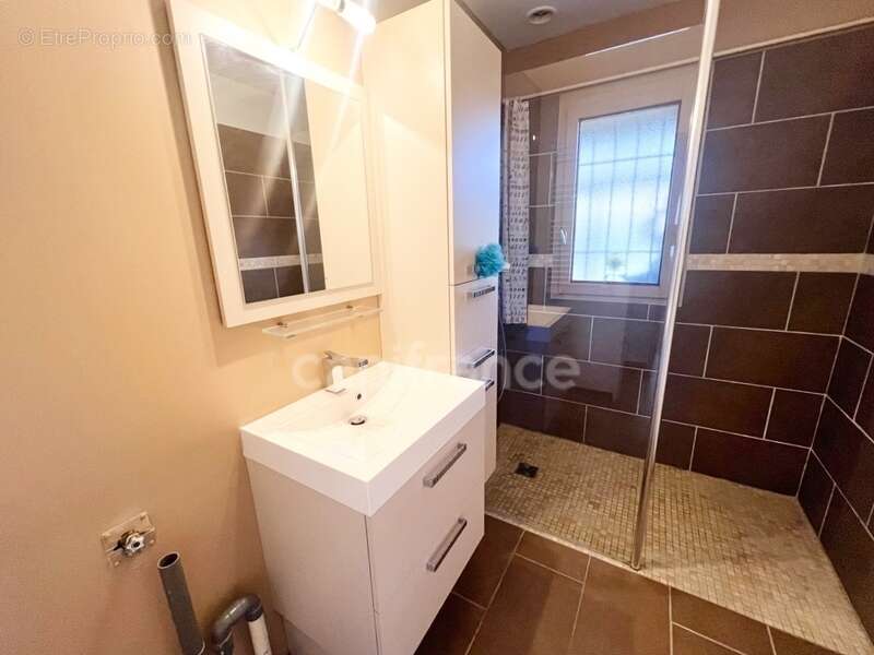 Vente Maison de plain-pied 4 pièces à MANOSQUE (04) - Jardin 740m2, garage, combles aménagés, proche commodités - photo 16