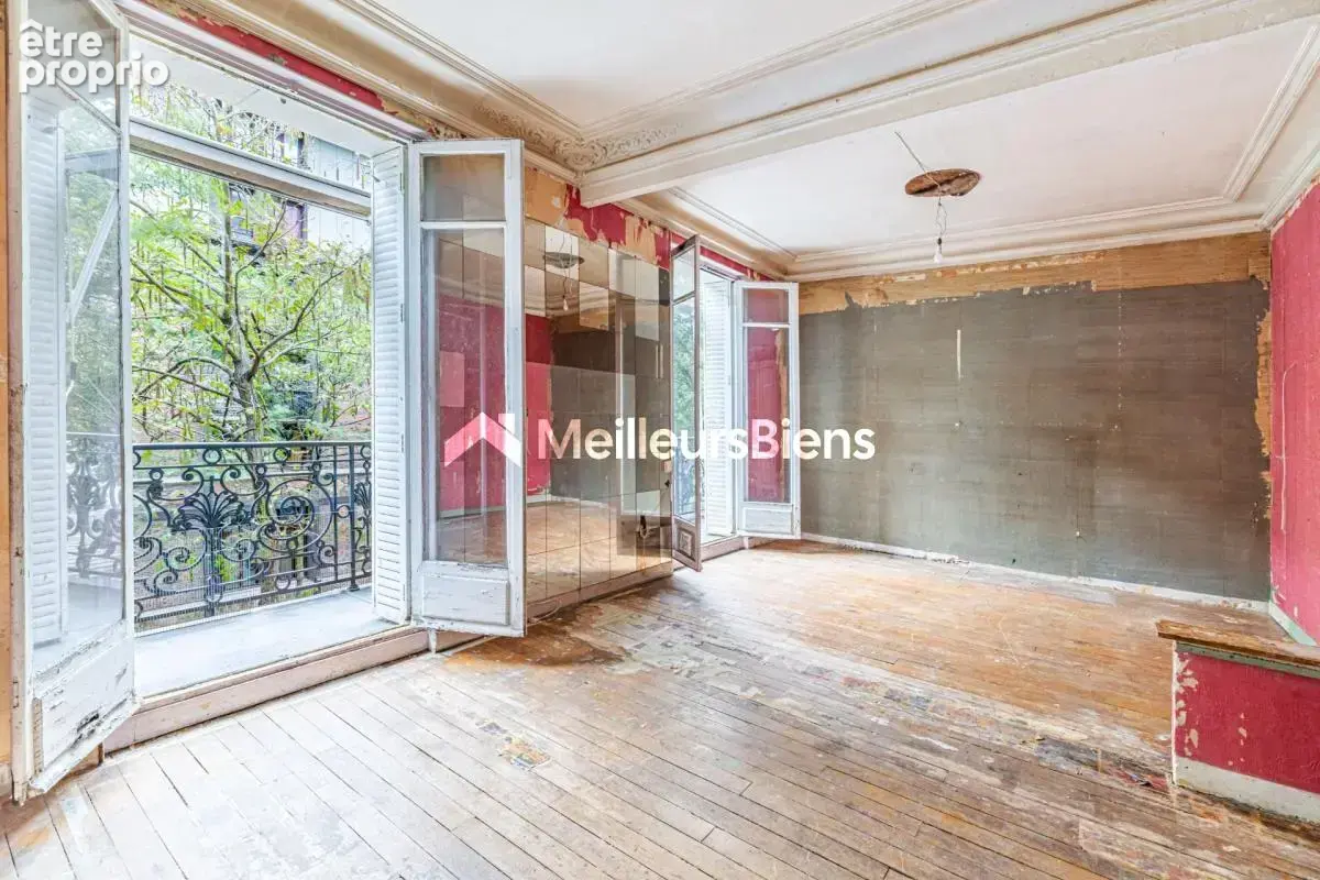 Paris 4è : Arsenal : Appartement haussmannien, 2 pièces de 54 m², parquet, moulures, cheminée et balcon - photo 4