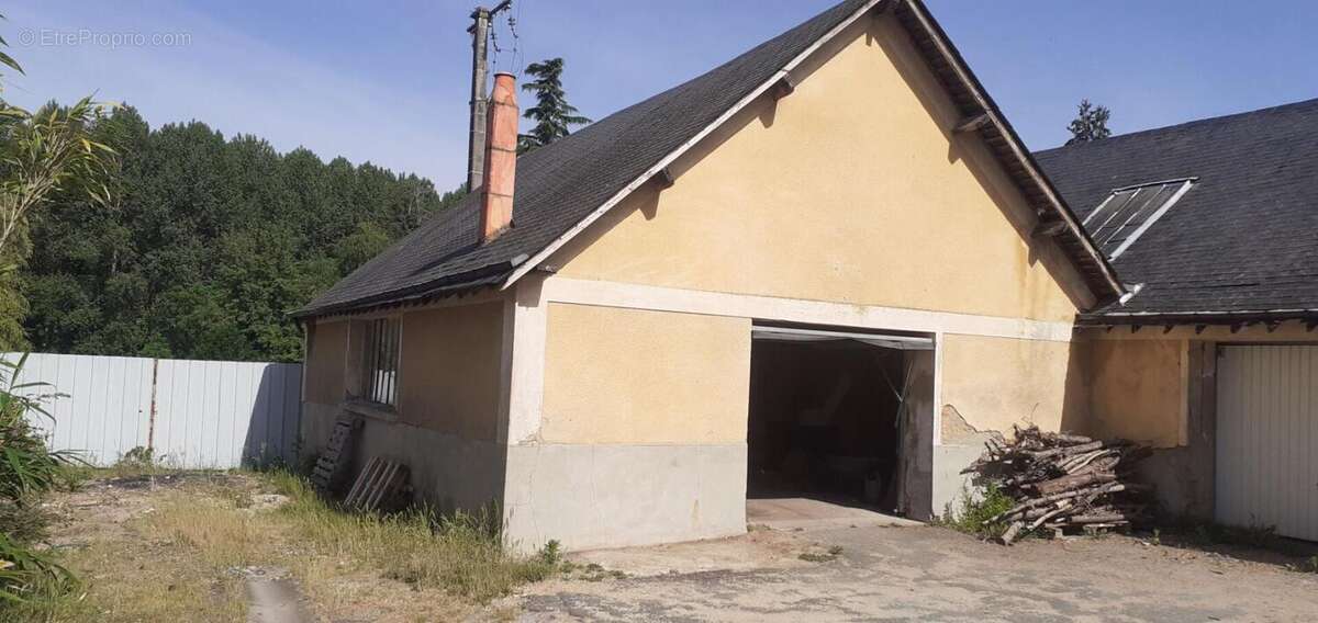 Parking à BAUGE