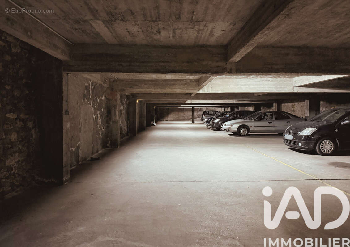 Photo 3 - Parking à PARIS-18E