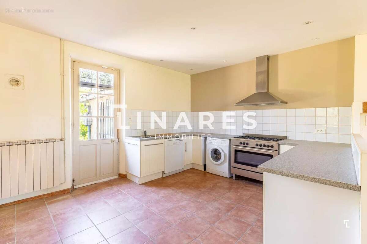 MAS DES PLATANES - Maison provençale à rénover de 263m2 - Terrain 2316m2 - Ventabren - photo 14