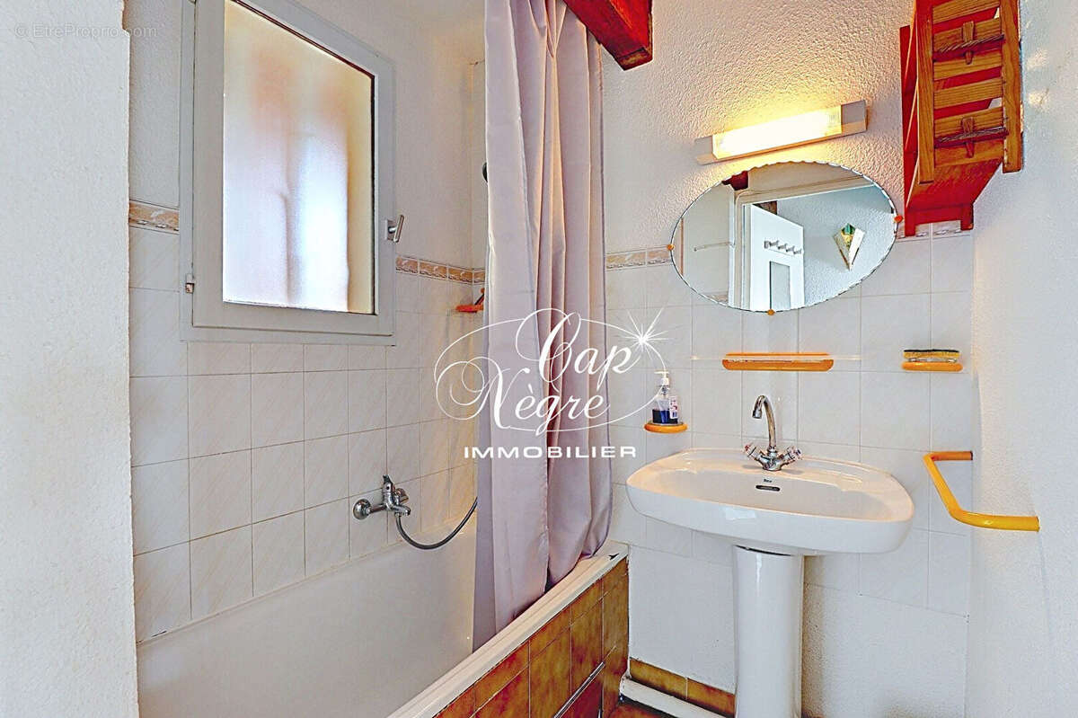 Appartement à ROQUEBRUNE-SUR-ARGENS