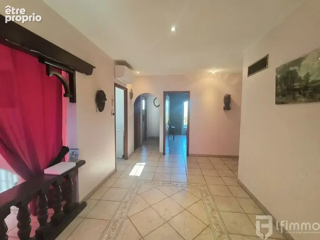 Villa d'exception de 140 m2, jardin de 3096 m2 arborés, et pisci - photo 2