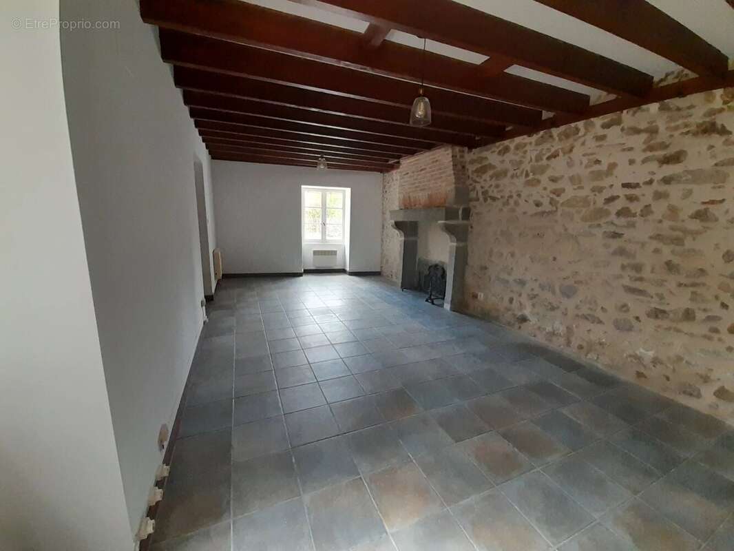 Maison à BUSSIERE-POITEVINE