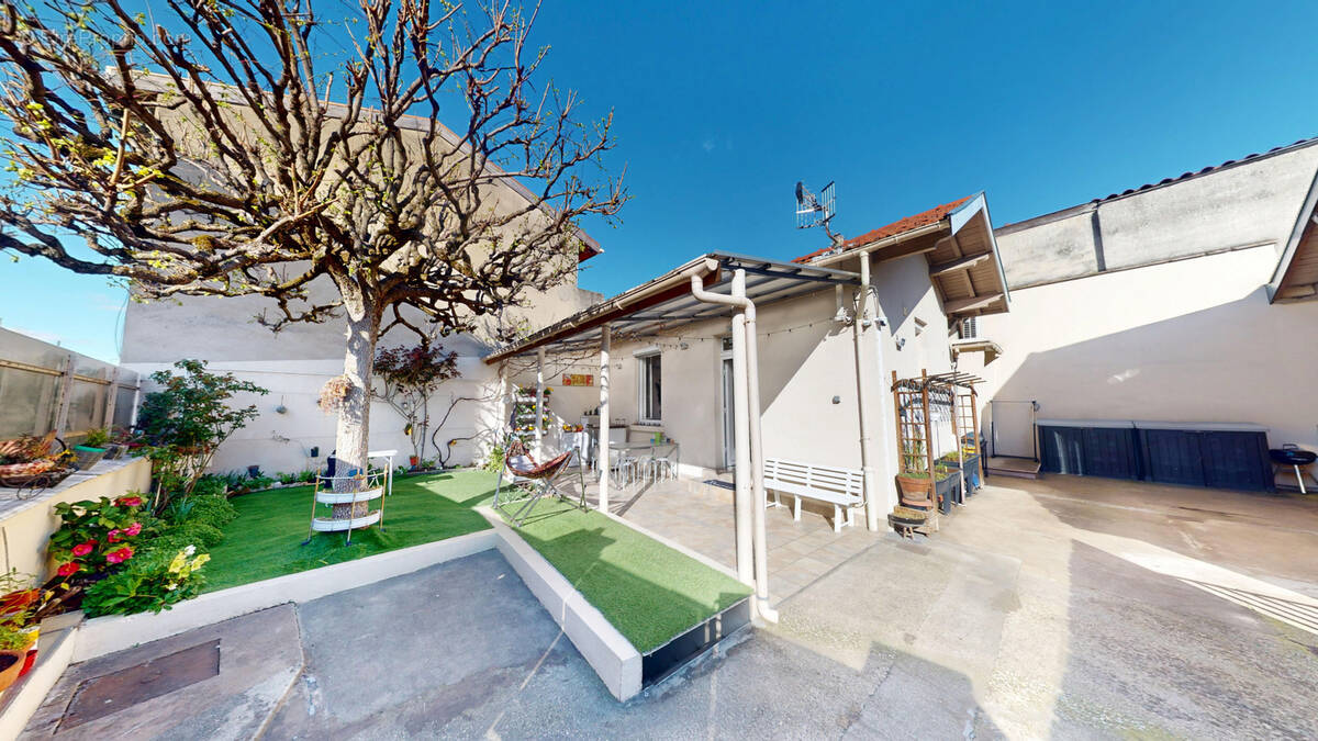 Maison à VILLEURBANNE