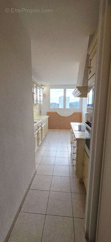 Appartement à BAGNOLS-SUR-CEZE