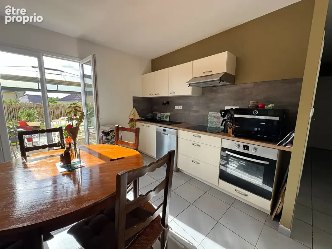 Courlaoux - Pavillon de plain-pied - 85 m² - 3 chambres - Piscine - photo 2