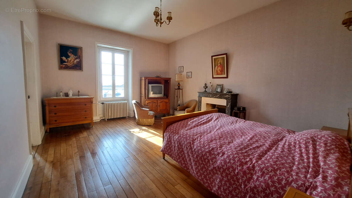 Maison à PARTHENAY