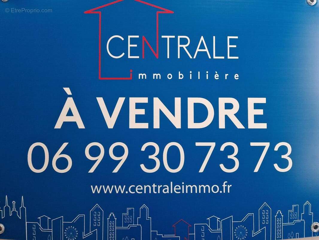   - Commerce à LYON-7E