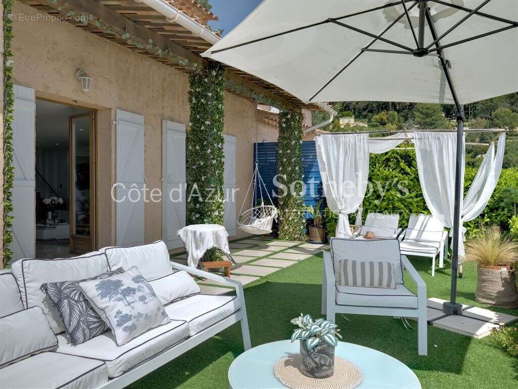 HAUTEURS DE CANNES VALLAURIS Maison rénovée avec vue mer dans hameau privé au calme absolu - photo 12