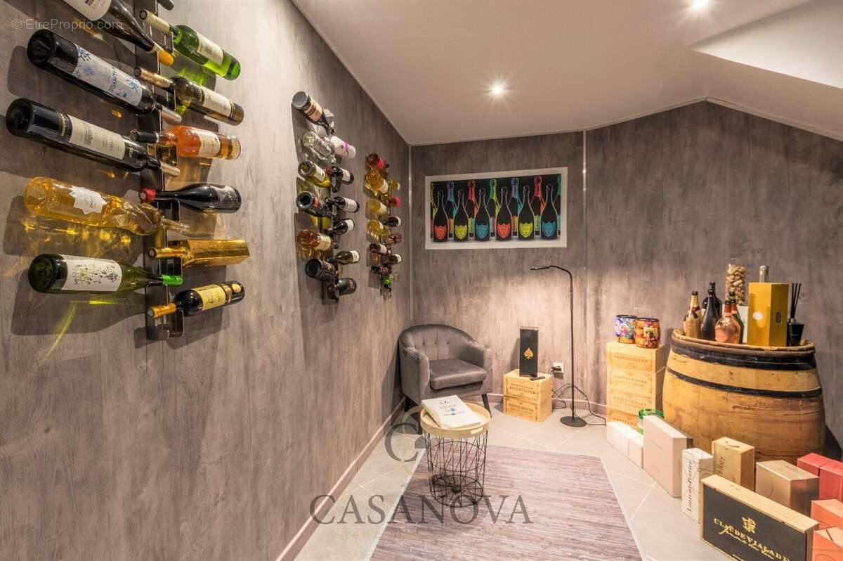 Maison à SAINT-CLEMENT-DE-RIVIERE