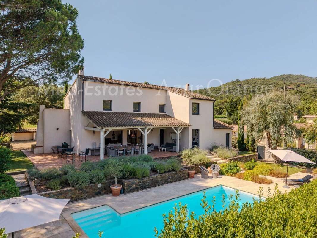 Maison à PLAN-DE-LA-TOUR