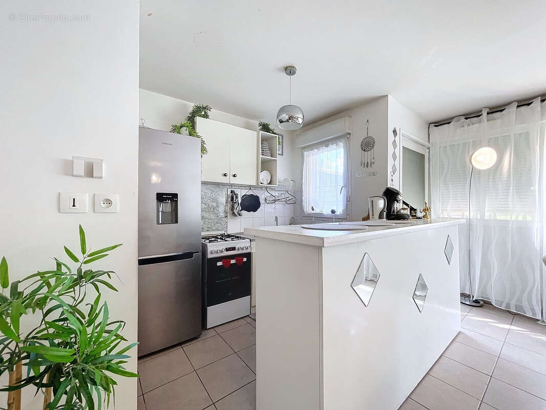Appartement T3 77m2 dans une résidence sécurisée avec parking privé en sous-sol - photo 6