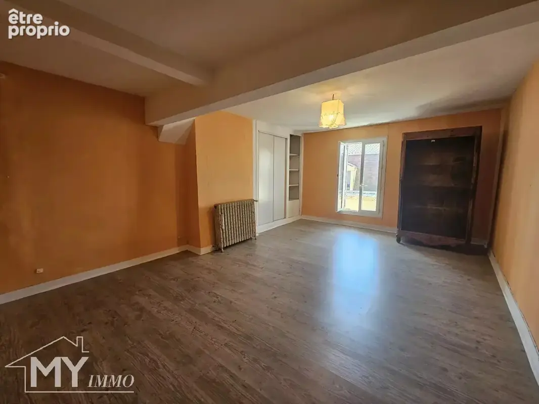 Immeuble de 164 m² habitable avec local commercial, patio et garage - photo 10
