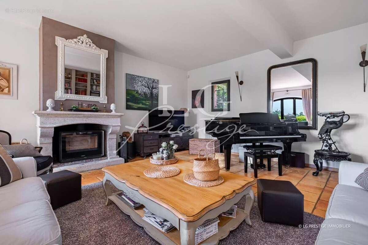 Maison à TOURRETTES