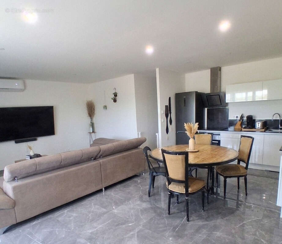 Appartement T3 avec terrasse - photo 2