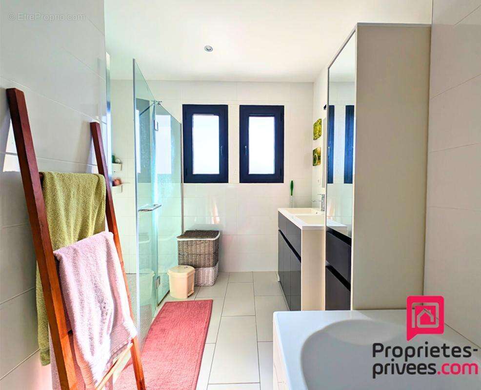 Maison à SAINTE-LUCE-SUR-LOIRE