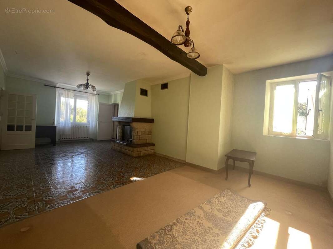 Maison à MONTFORT-LE-GESNOIS