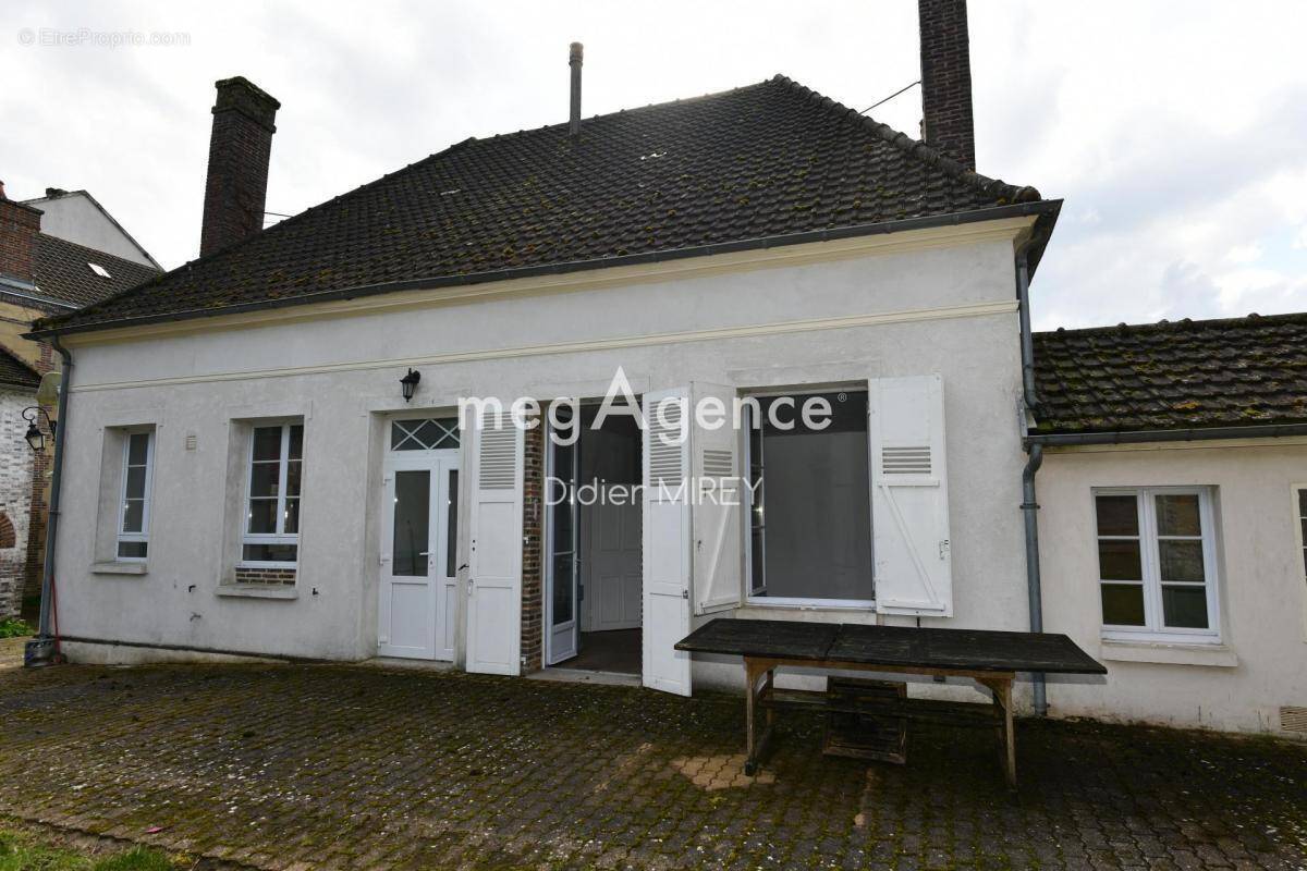 Maison à AIX-EN-OTHE