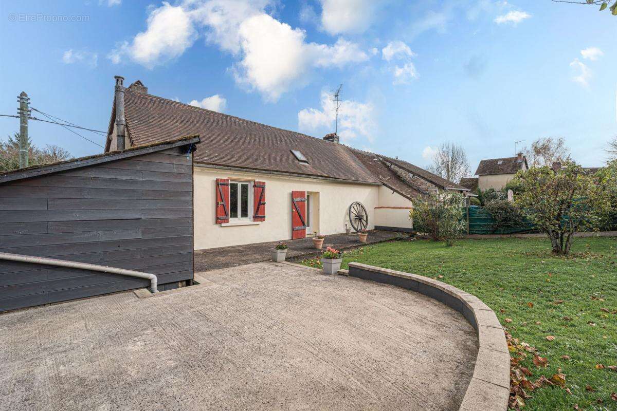 Maison à COUSSAC-BONNEVAL