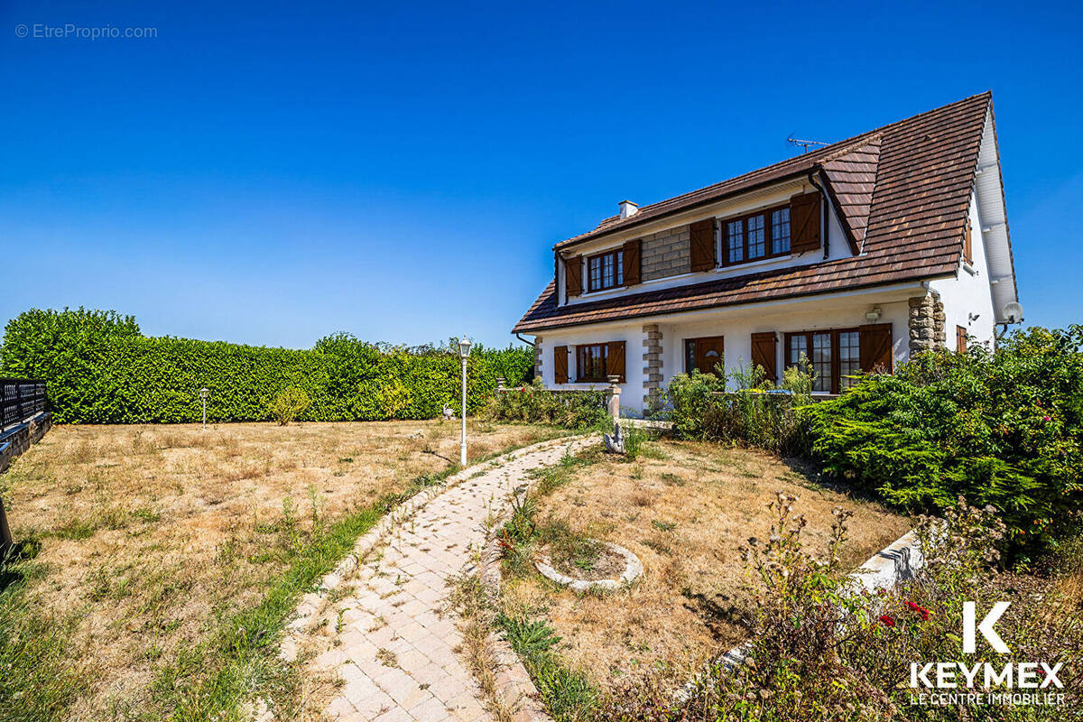 Maison à SAINTE-GENEVIEVE