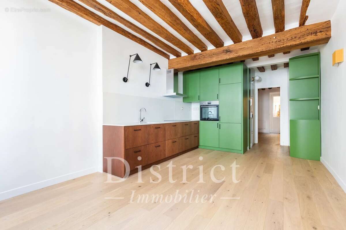 Hôtel de Ville - Rambuteau / Appartement rénové de 45 m² avec terrasse - photo 3
