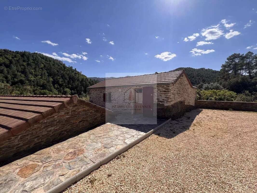 Maison à LE COLLET-DE-DEZE