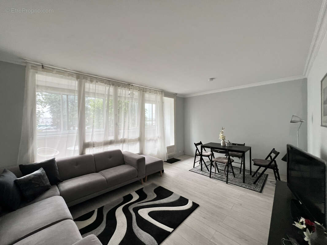 Appartement à SAINT-JEAN-DE-LA-RUELLE