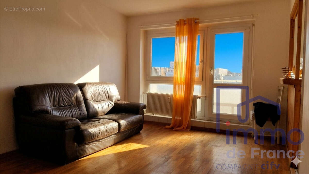 Appartement à SAINT-ETIENNE